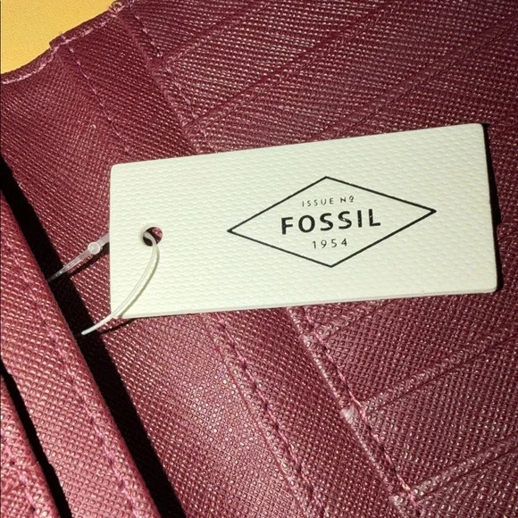 Fossil Raspberry Leather Wallet NWT - Picture 4 of 7